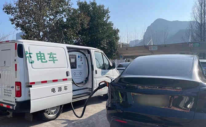 大城汽车搭电